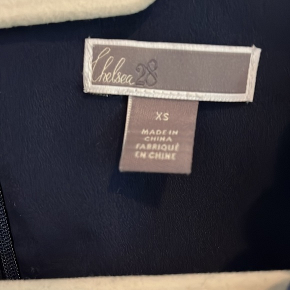 Chelsea28 navy scalloped romper. Size XS - Picture 5 of 5